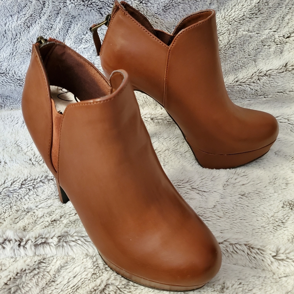 💥 LAST CHANCE 💥 Brown Booties